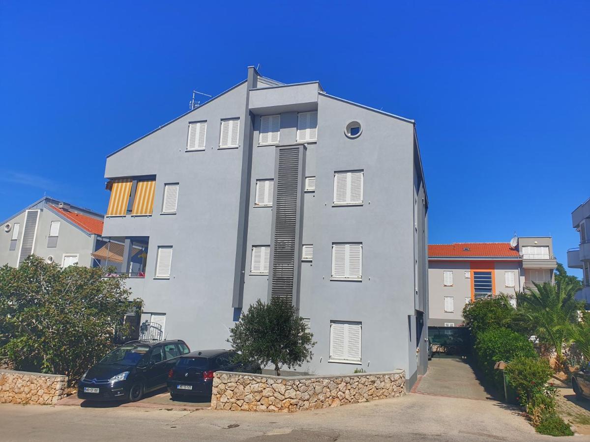 Deluxe Novalja Apartment Exterior photo