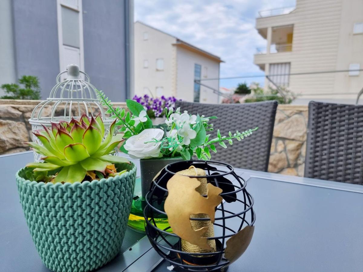 Deluxe Novalja Apartment Exterior photo