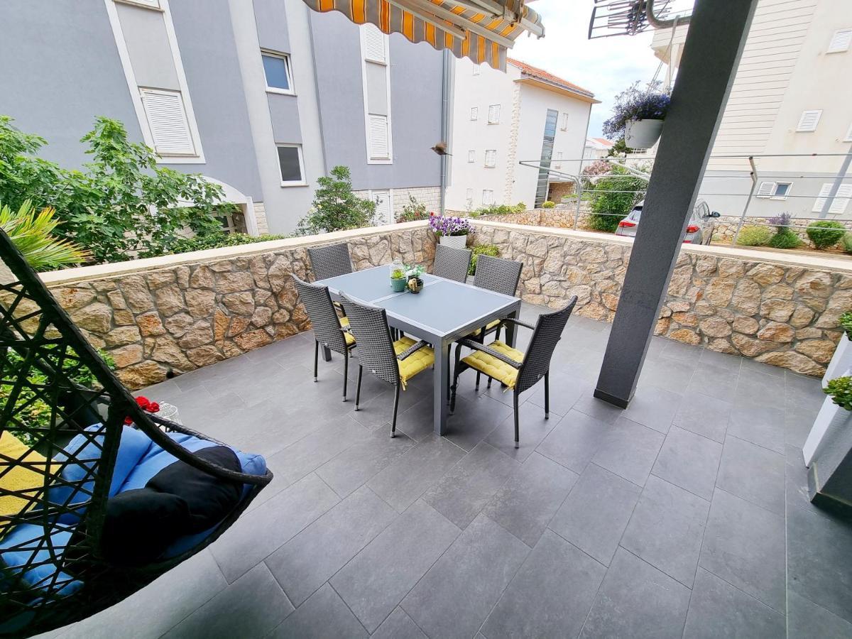 Deluxe Novalja Apartment Exterior photo