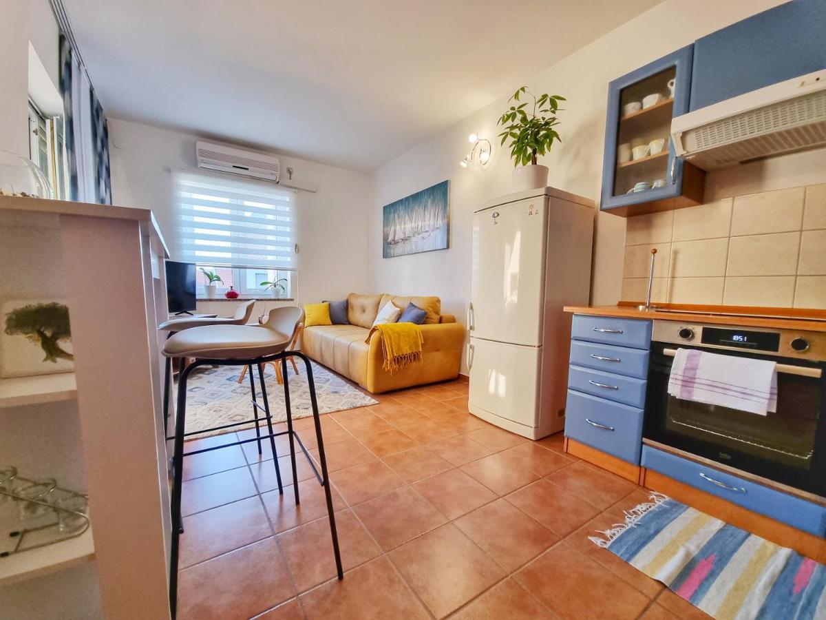 Deluxe Novalja Apartment Exterior photo
