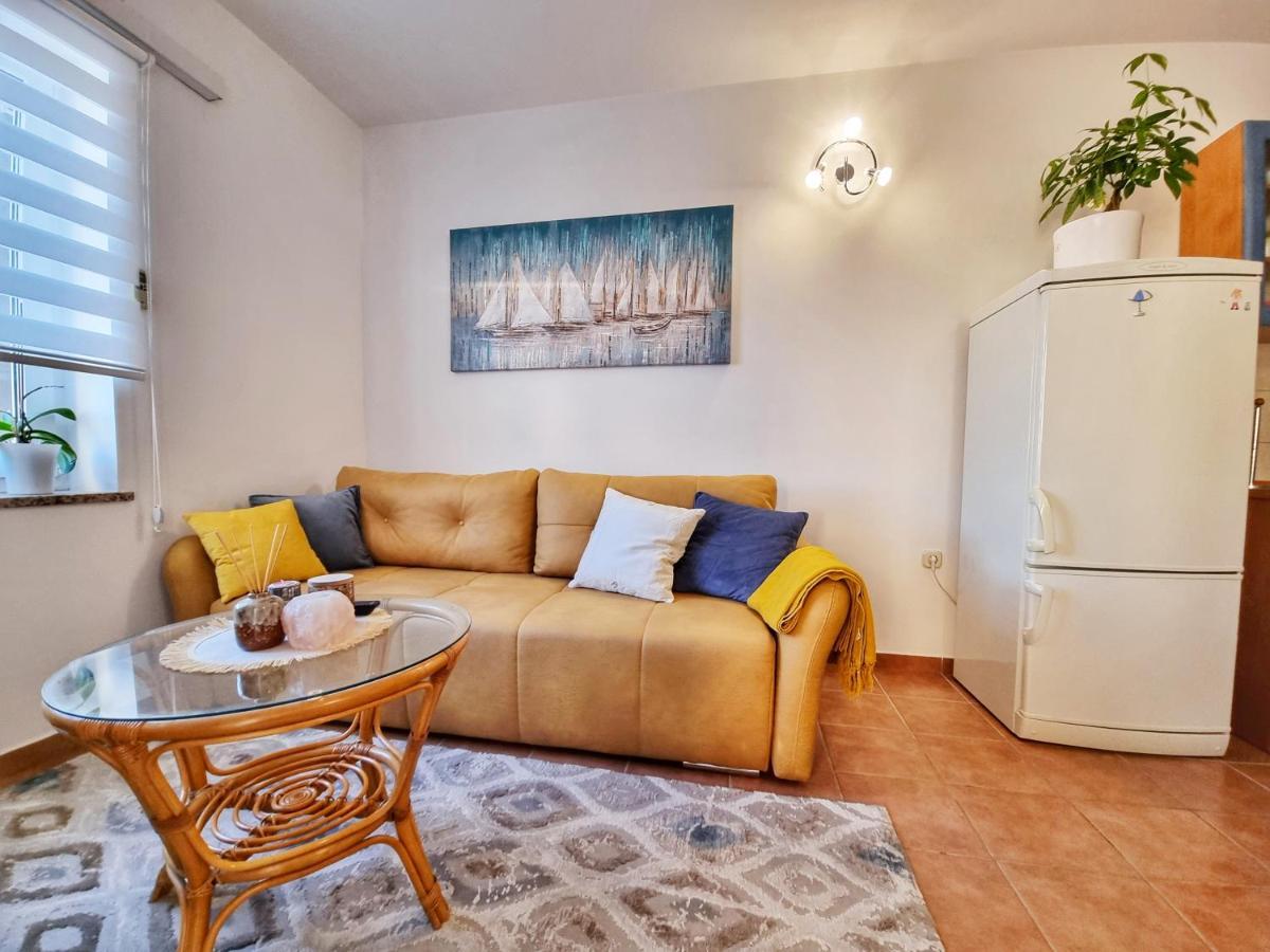 Deluxe Novalja Apartment Exterior photo