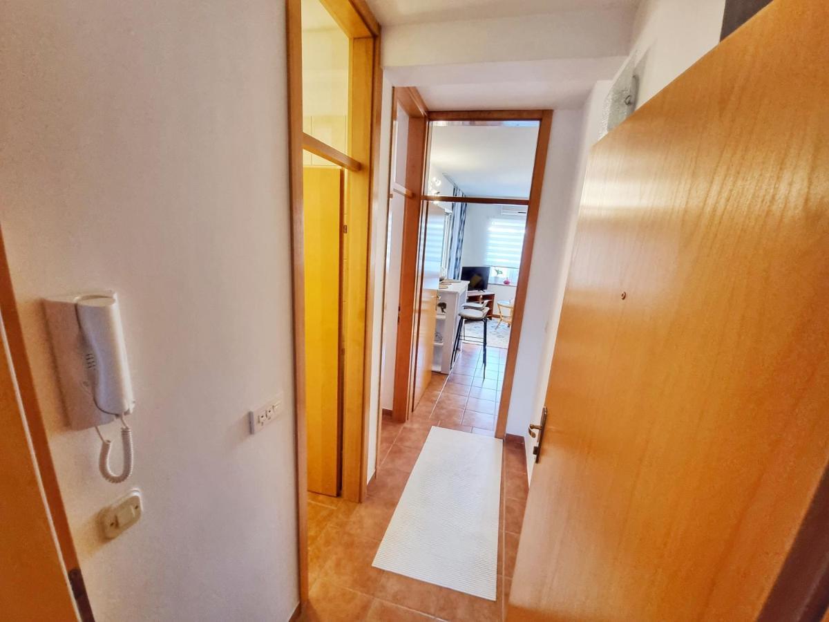 Deluxe Novalja Apartment Exterior photo